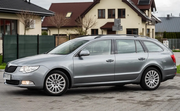 Skoda Superb cena 35900 przebieg: 198500, rok produkcji 2011 z Zwoleń małe 379